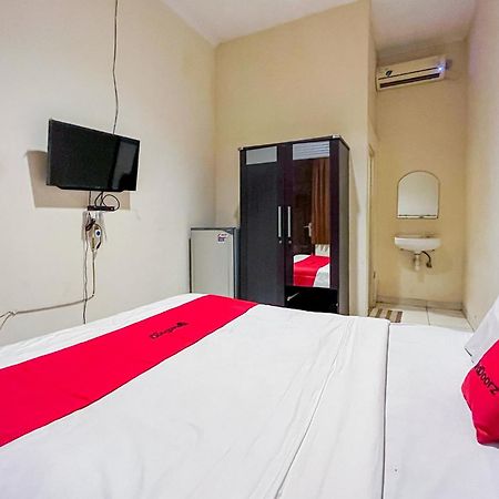 Hotel Reddoorz At Graha 99 Simomulyo Surabaja Zewnętrze zdjęcie
