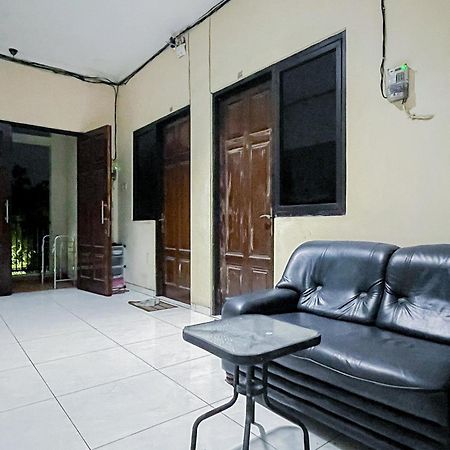 Hotel Reddoorz At Graha 99 Simomulyo Surabaja Zewnętrze zdjęcie