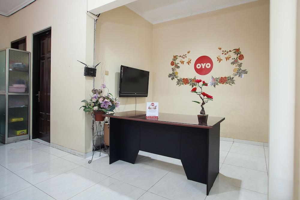Hotel Reddoorz At Graha 99 Simomulyo Surabaja Zewnętrze zdjęcie