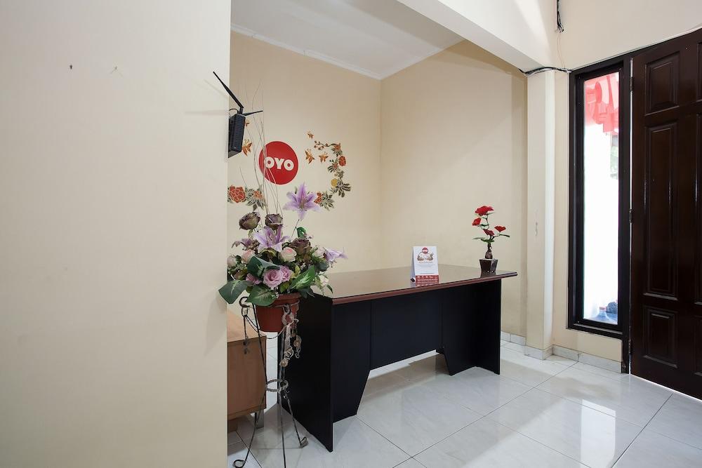 Hotel Reddoorz At Graha 99 Simomulyo Surabaja Zewnętrze zdjęcie