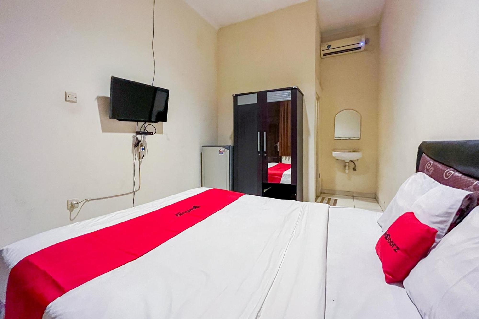 Hotel Reddoorz At Graha 99 Simomulyo Surabaja Zewnętrze zdjęcie