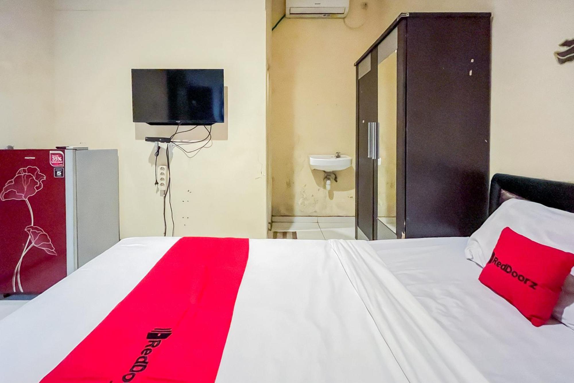 Hotel Reddoorz At Graha 99 Simomulyo Surabaja Zewnętrze zdjęcie