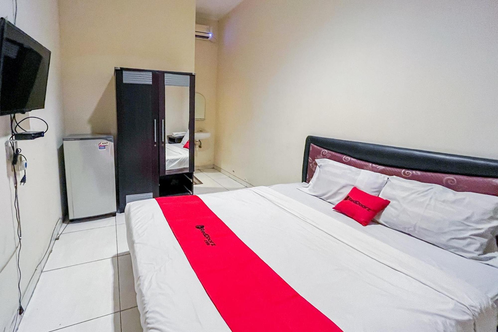 Hotel Reddoorz At Graha 99 Simomulyo Surabaja Zewnętrze zdjęcie