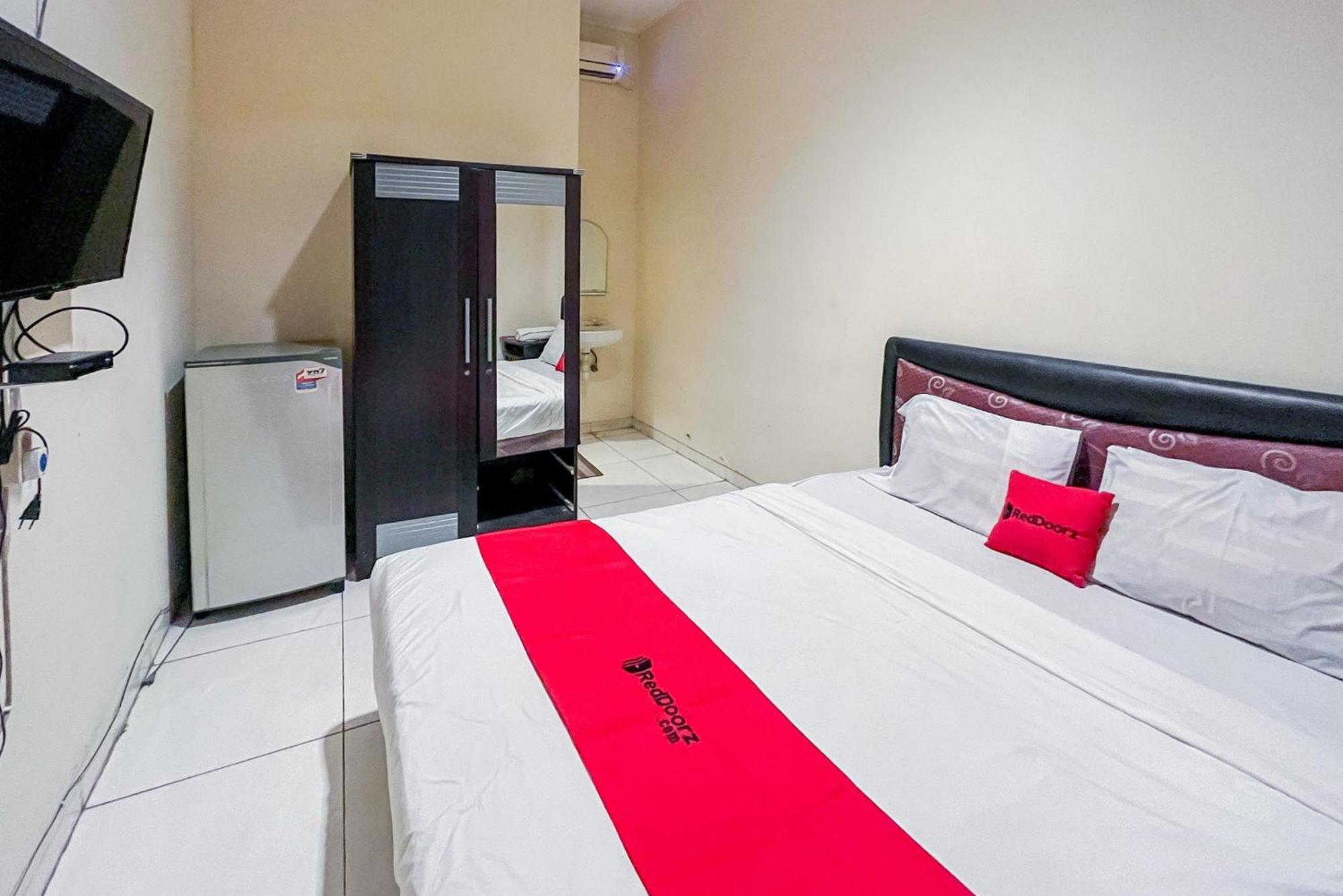 Hotel Reddoorz At Graha 99 Simomulyo Surabaja Zewnętrze zdjęcie