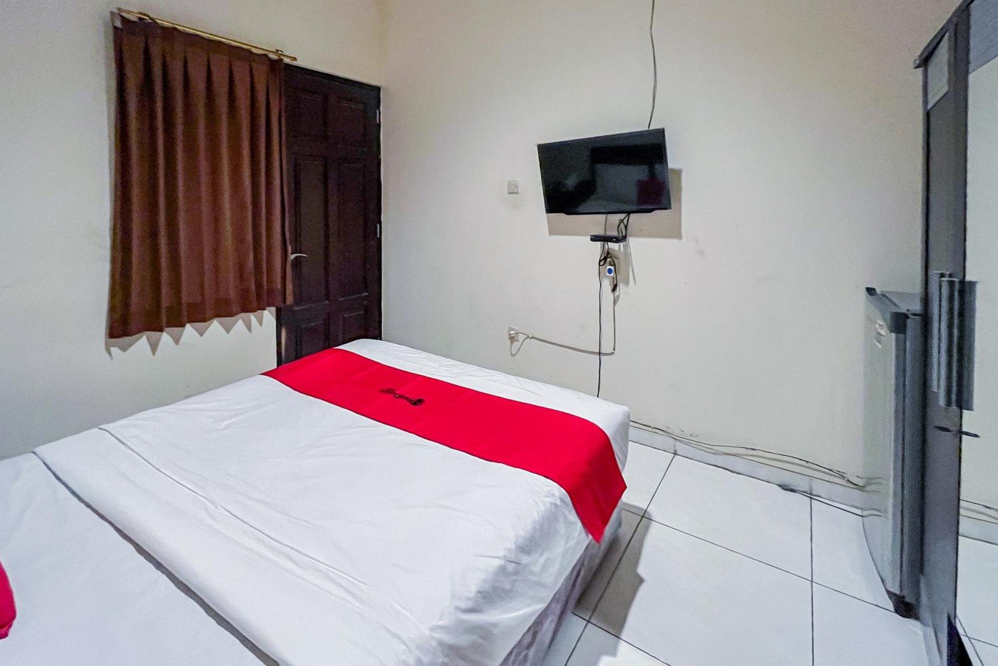 Hotel Reddoorz At Graha 99 Simomulyo Surabaja Zewnętrze zdjęcie