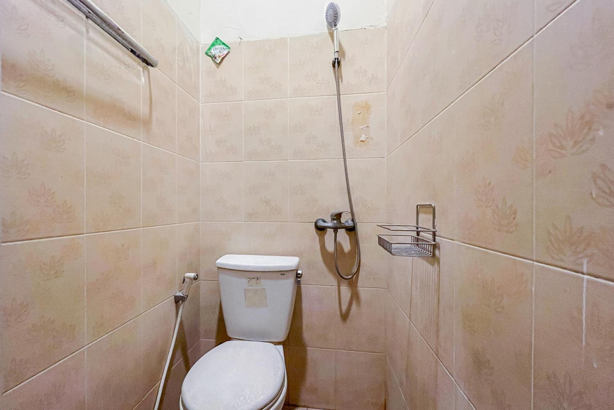 Hotel Reddoorz At Graha 99 Simomulyo Surabaja Zewnętrze zdjęcie