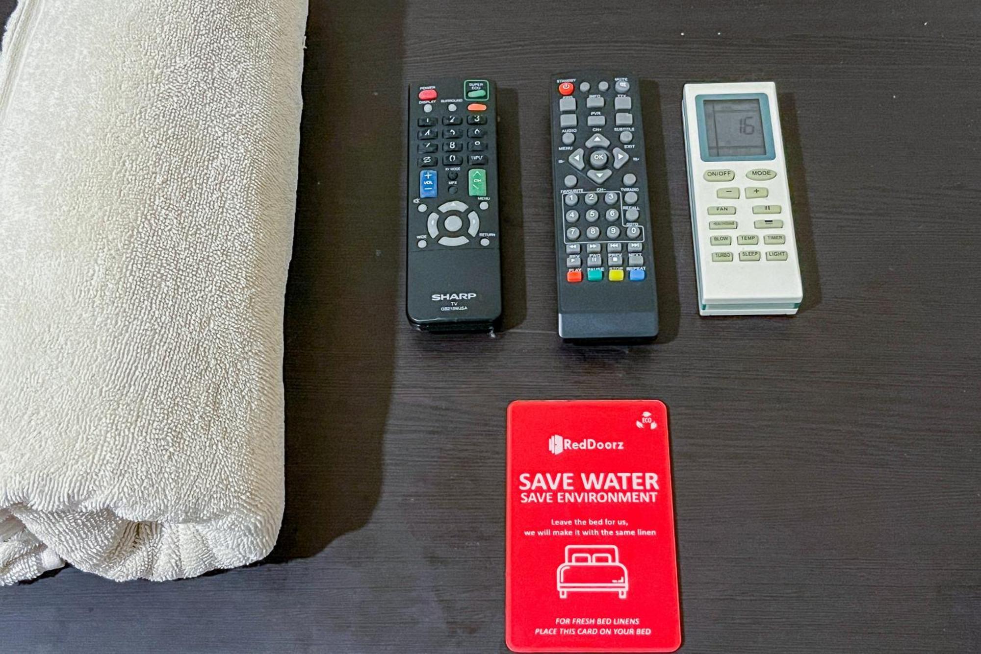 Hotel Reddoorz At Graha 99 Simomulyo Surabaja Zewnętrze zdjęcie