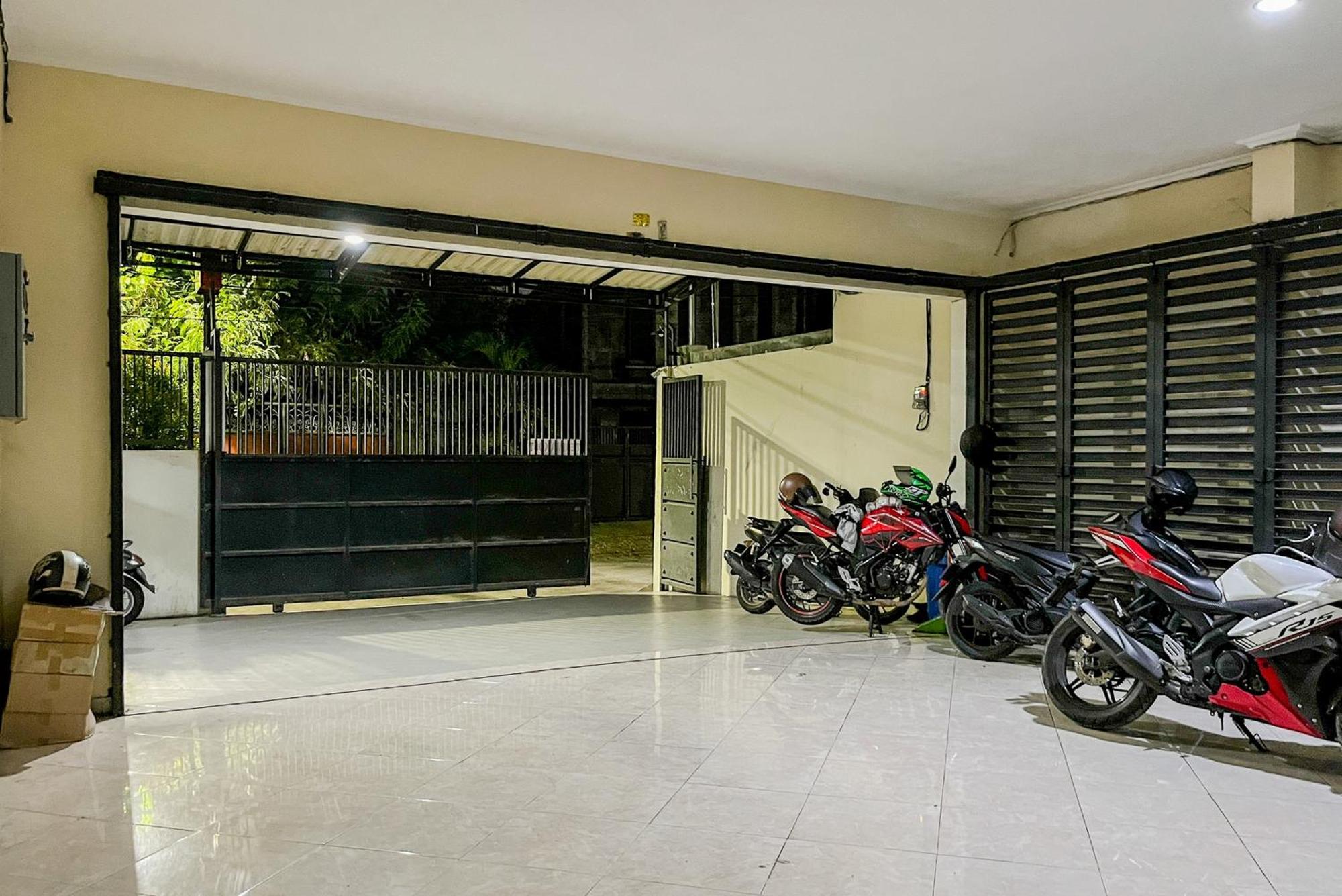Hotel Reddoorz At Graha 99 Simomulyo Surabaja Zewnętrze zdjęcie